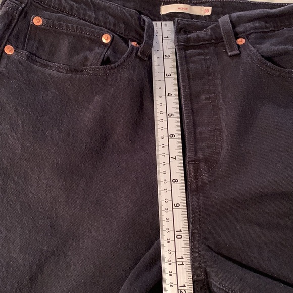 Levi’s Wedgie Fit Jeans in Black Desert Distressed Denim Size 30 - Picture 16 of 17